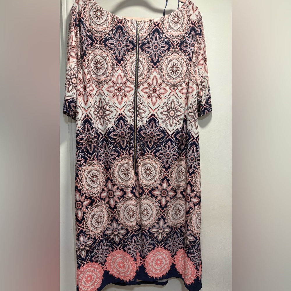 Elija j Plus sized Pink and Navy Patterned Dress, Size 22W.
Short sleeves